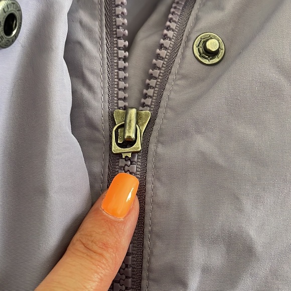 Helly Hansen Ski Coat, Size Medium, Lavender with white details - Picture 16 of 16